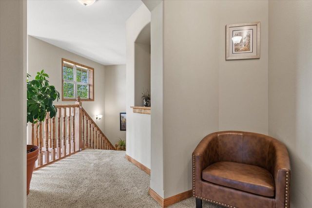 2106 Deer PATH, Waukesha, WI 53189