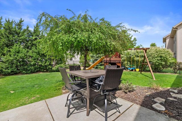 2106 Deer PATH, Waukesha, WI 53189