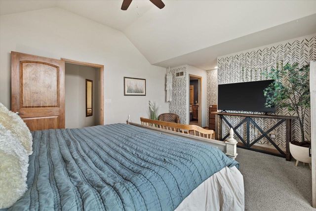 2106 Deer PATH, Waukesha, WI 53189