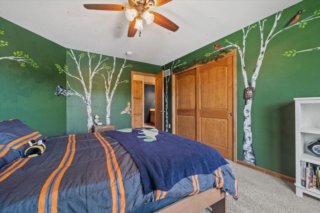 2106 Deer PATH, Waukesha, WI 53189