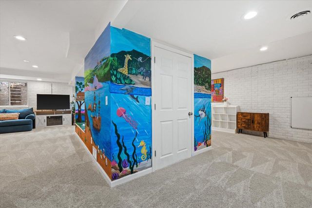 2106 Deer PATH, Waukesha, WI 53189
