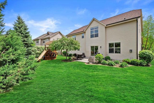 2106 Deer PATH, Waukesha, WI 53189