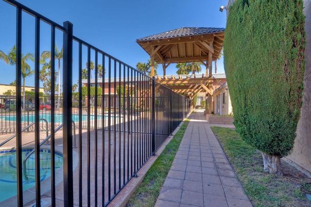 1653 Pentecost Way 12, San Diego, CA 92105