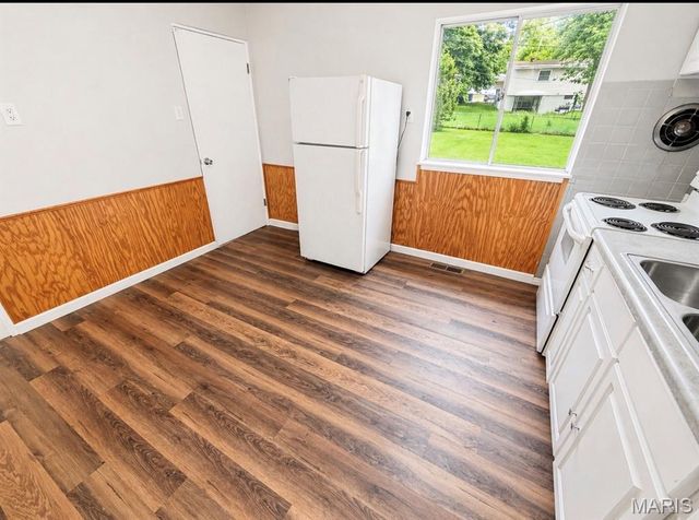 7018 Midwood Avenue, Hazelwood, MO 63042