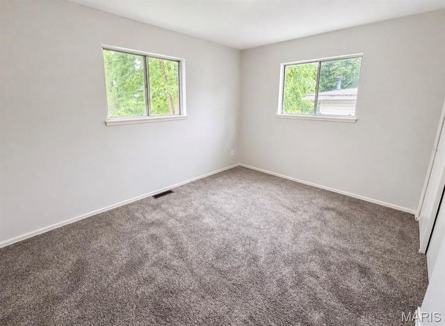 7018 Midwood Avenue, Hazelwood, MO 63042