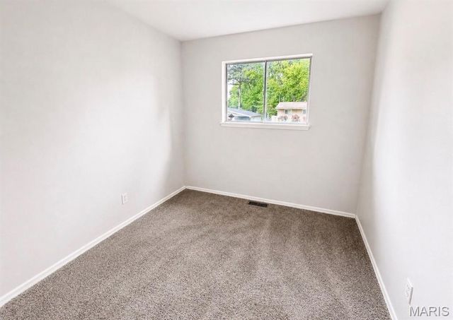 7018 Midwood Avenue, Hazelwood, MO 63042