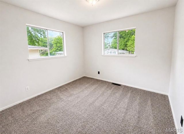 7018 Midwood Avenue, Hazelwood, MO 63042