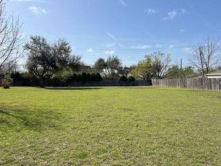 1005 TH Johnson DR, Taylor, TX 76574