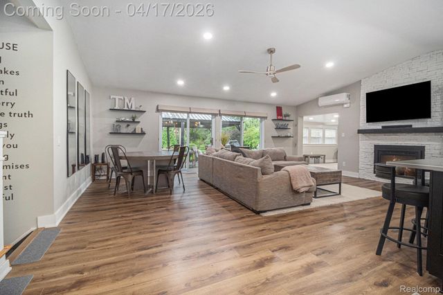 16643 Whitby Street, Livonia, MI 48154