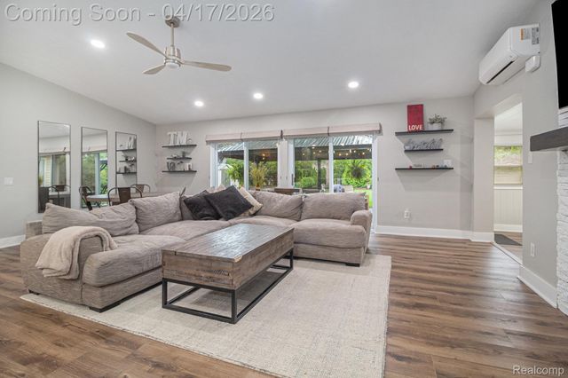 16643 Whitby Street, Livonia, MI 48154