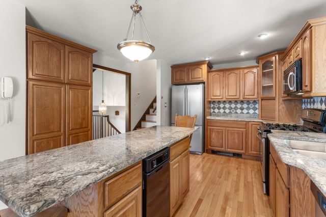 6 Mapleton St, Acushnet, MA 02743