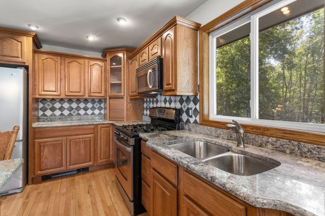 6 Mapleton St, Acushnet, MA 02743
