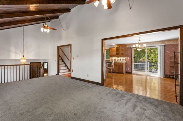 6 Mapleton St, Acushnet, MA 02743