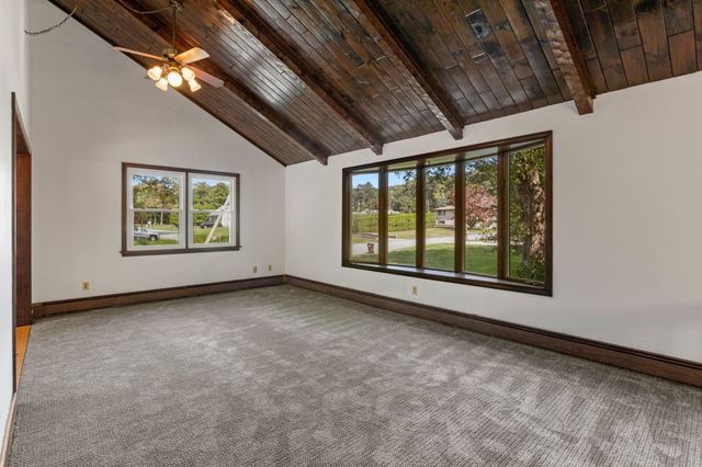 6 Mapleton St, Acushnet, MA 02743