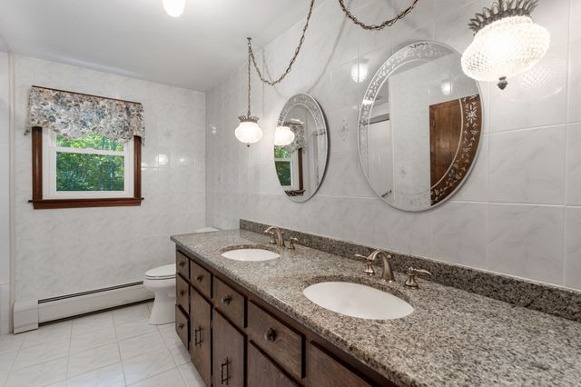 6 Mapleton St, Acushnet, MA 02743