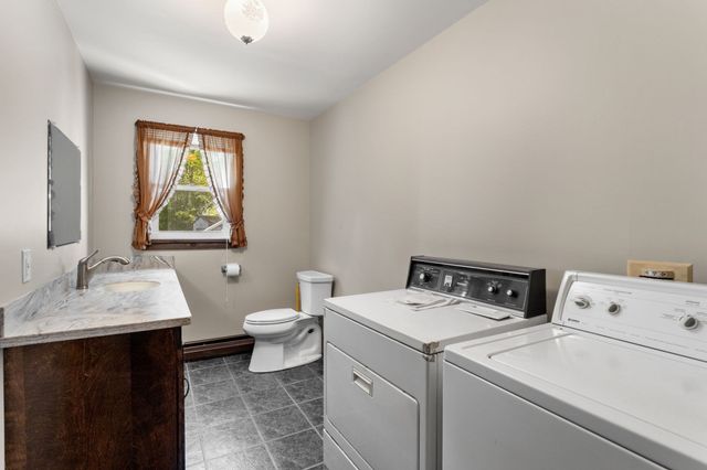 6 Mapleton St, Acushnet, MA 02743