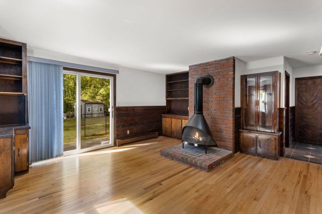 6 Mapleton St, Acushnet, MA 02743