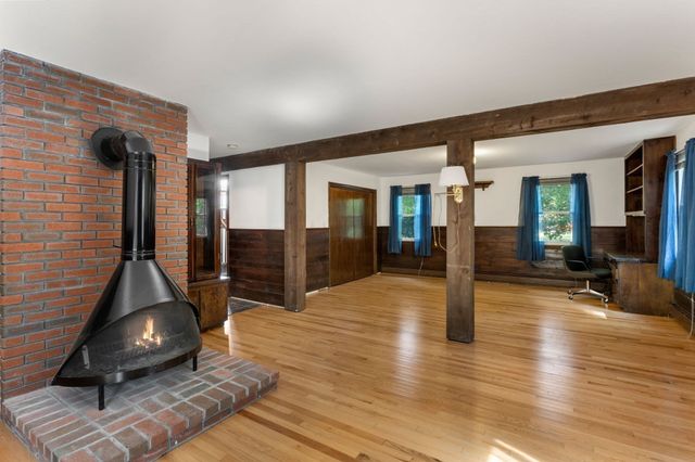 6 Mapleton St, Acushnet, MA 02743
