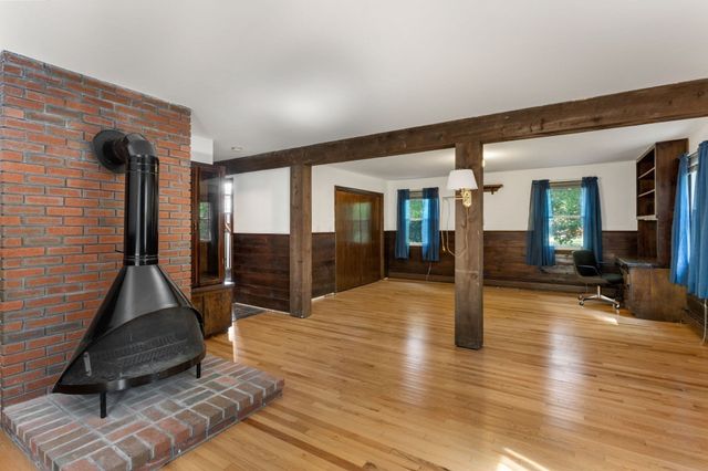 6 Mapleton St, Acushnet, MA 02743