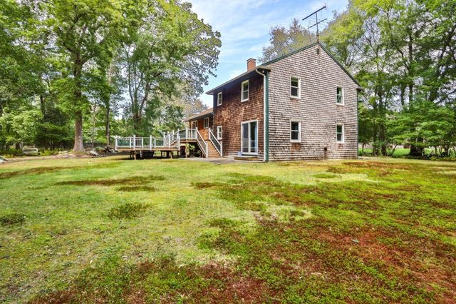6 Mapleton St, Acushnet, MA 02743