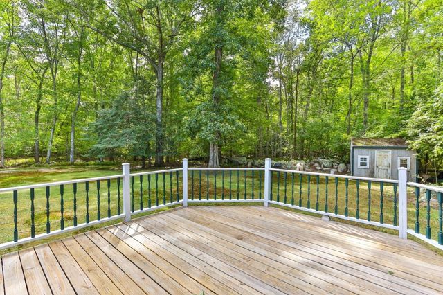 6 Mapleton St, Acushnet, MA 02743