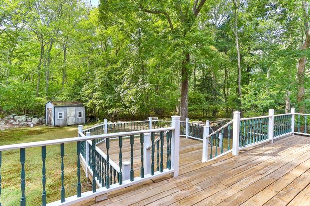 6 Mapleton St, Acushnet, MA 02743