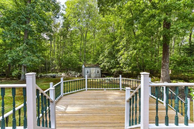 6 Mapleton St, Acushnet, MA 02743