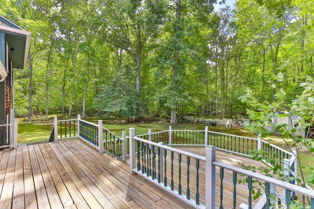 6 Mapleton St, Acushnet, MA 02743