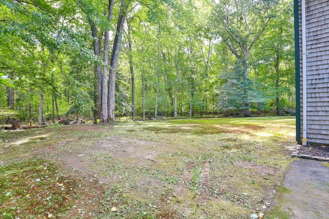 6 Mapleton St, Acushnet, MA 02743