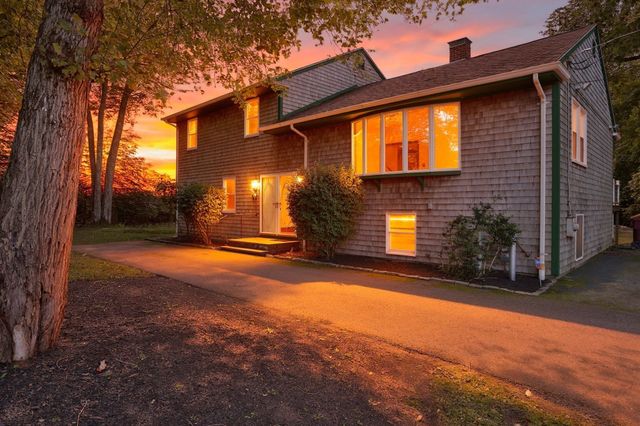 6 Mapleton St, Acushnet, MA 02743