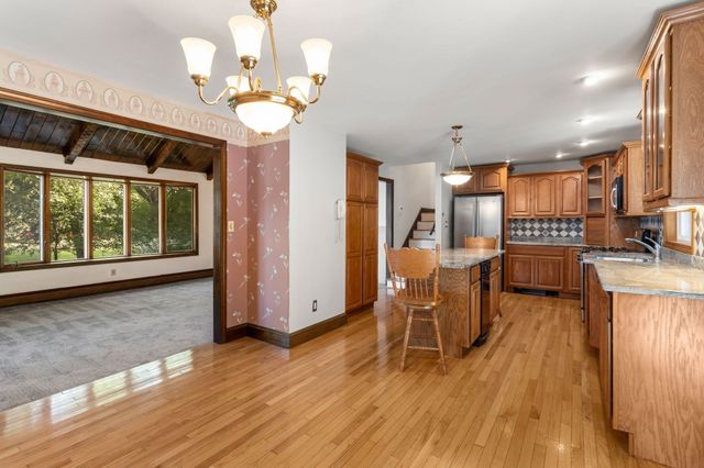 6 Mapleton St, Acushnet, MA 02743
