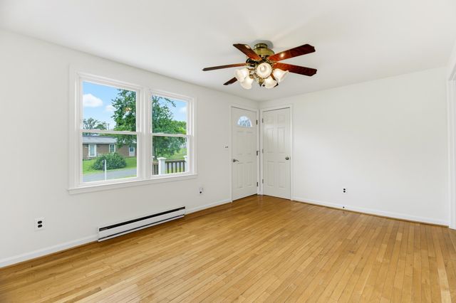 5834 BROAD ST, Mt Jackson, VA 22842