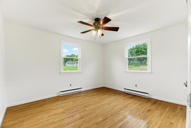 5834 BROAD ST, Mt Jackson, VA 22842