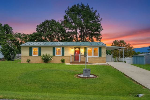 5834 BROAD ST, Mt Jackson, VA 22842
