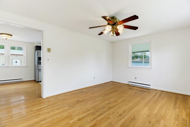 5834 BROAD ST, Mt Jackson, VA 22842