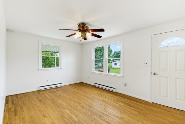 5834 BROAD ST, Mt Jackson, VA 22842