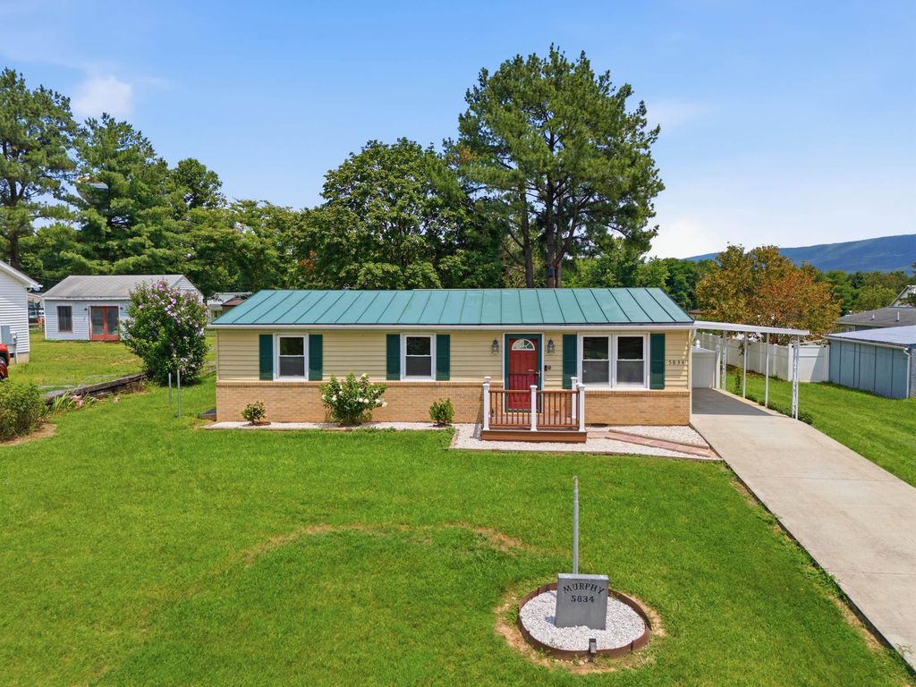 5834 BROAD ST, Mt Jackson, VA 22842
