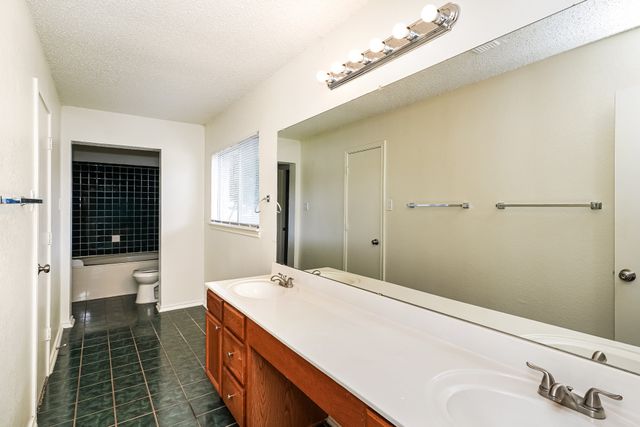 5293 Chessie Circle, Haltom City, TX 76137