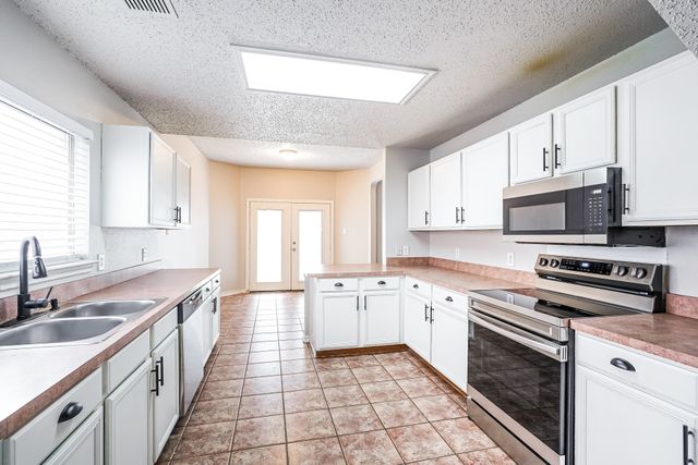 5293 Chessie Circle, Haltom City, TX 76137