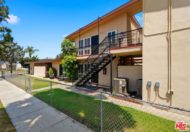 10242 S 10th Avenue, Inglewood, CA 90303
