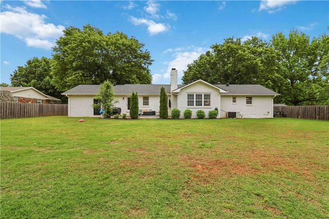 1535 Harold Street, Fayetteville, AR 72703