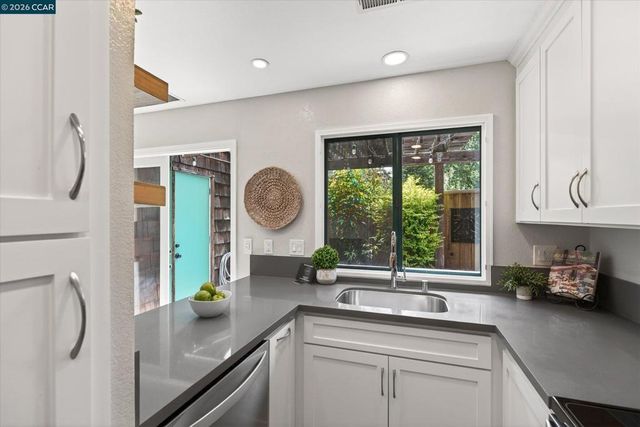 2340 Westcliffe Ln L, Walnut Creek, CA 94597