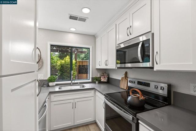 2340 Westcliffe Ln L, Walnut Creek, CA 94597