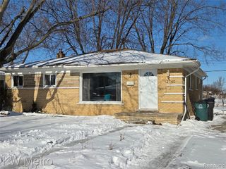 12740 Sterling Court, Oak Park, MI 48237