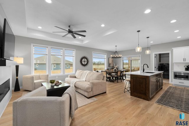 800 S James Ave Avenue, Tea, SD 57064