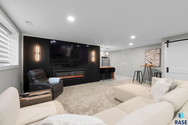 800 S James Ave Avenue, Tea, SD 57064