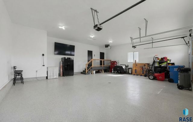 800 S James Ave Avenue, Tea, SD 57064