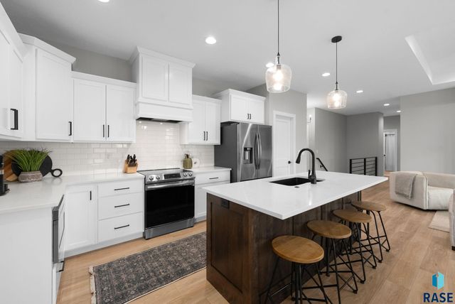 800 S James Ave Avenue, Tea, SD 57064