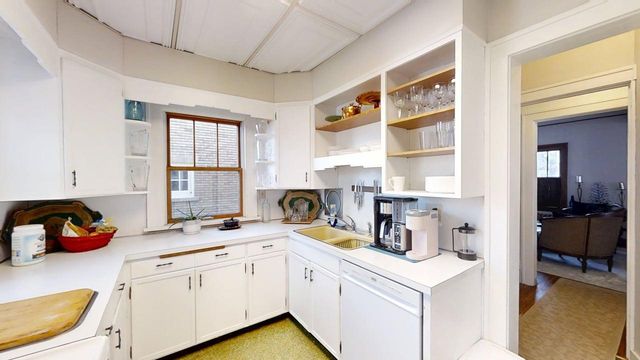 1416 N Clinton Boulevard, Bloomington, IL 61701