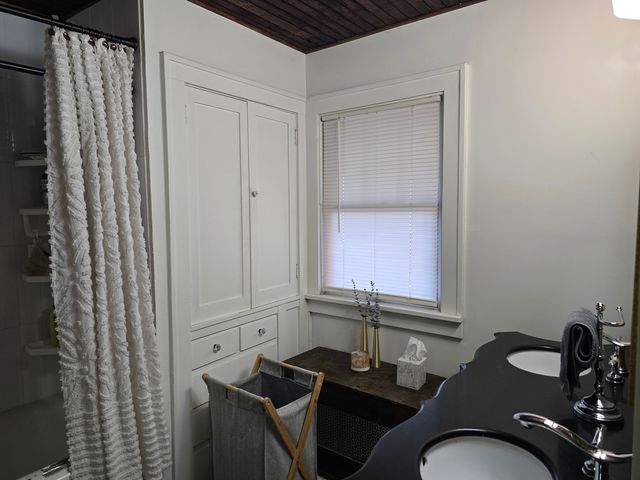 1416 N Clinton Boulevard, Bloomington, IL 61701